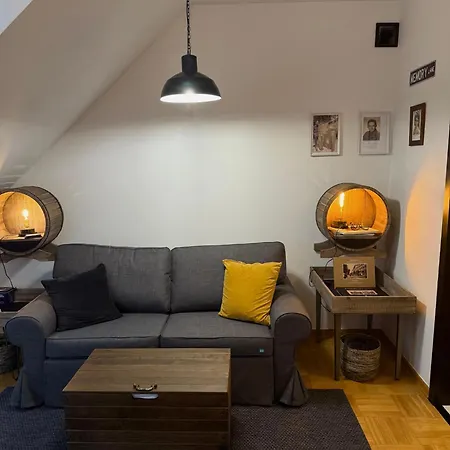 Daire Cozy Old Town Escape
