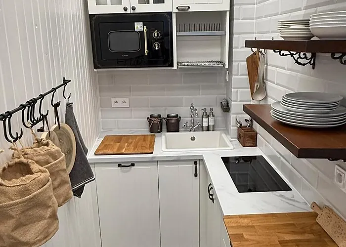 Cozy Old Town Escape Апартаменты