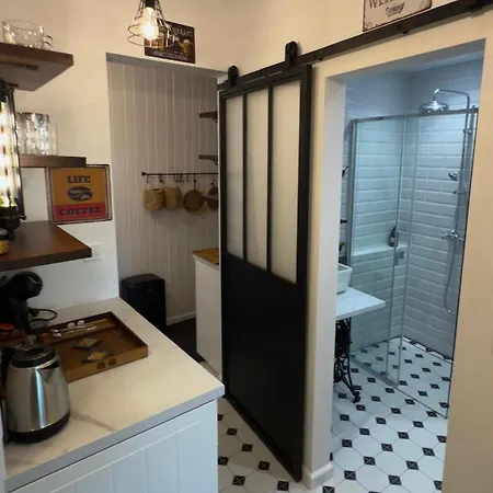 Cozy Old Town Escape Apartment *